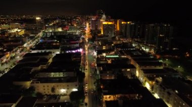 Hava gece dron görüntüleri Miami ve plajlar