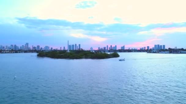 Luchtfoto Hyperlapse Miami Florida Water Schilderachtige Zonsondergang Downtown Eilanden — Stockvideo