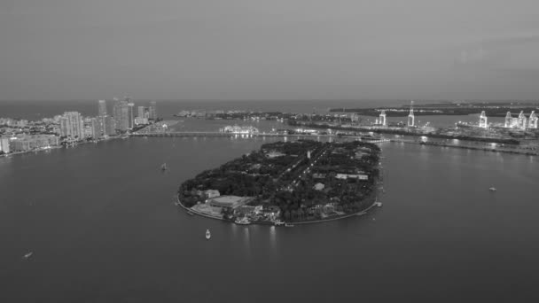 Vídeo Aéreo Drones Blanco Negro Miami Beach Star Island — Vídeo de stock