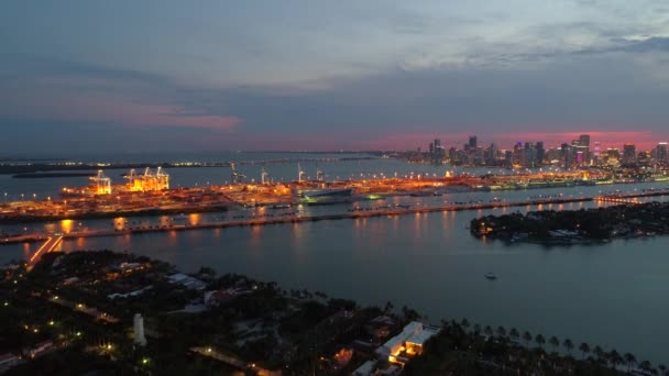 Épique Aérienne Établissant Des Images Port Miami Coucher Soleil Crépuscule — Video