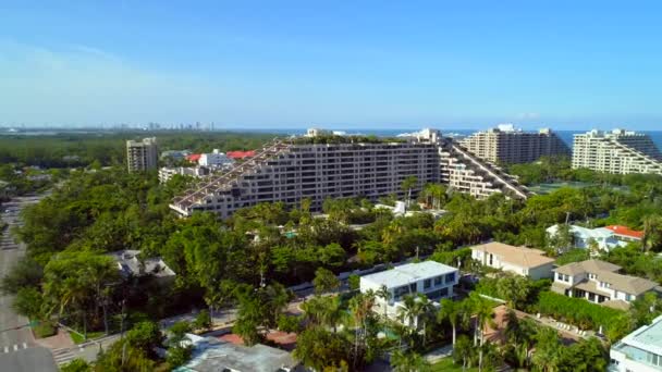 Luchtfoto Video Condominiums Key Biscayne Miami Florida — Stockvideo