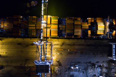 Endüstriyel bağlantı noktası kapsayıcılar ve yükleme Vinçler