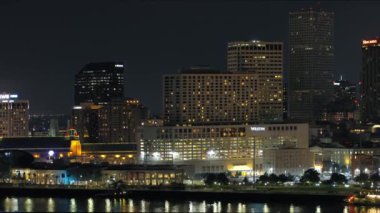 Gece hava dron görüntüleri New Orleans Louisiana ABD