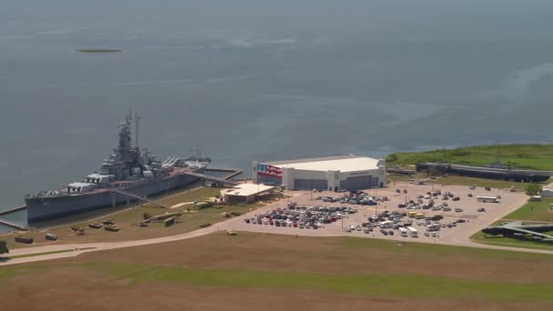 空中映像 Uss アラバマ戦艦記念公園 — ストック動画