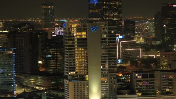 Flygfoto Över Hotel Natten Downtown Dallas Texas — Stockvideo