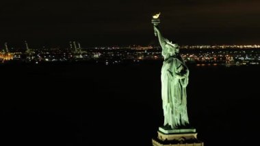 Özgürlük gece 4k heykeli 24p