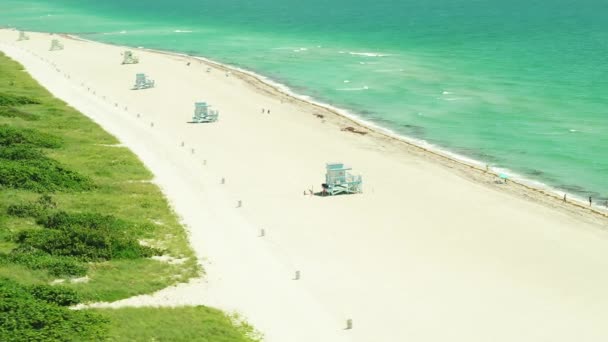 Luchtfoto Miami Beach Badmeester Toren Zand Kust — Stockvideo