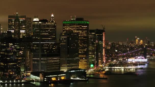 Aerial Rivelare Filmati New York City Manhattan Notte — Video Stock