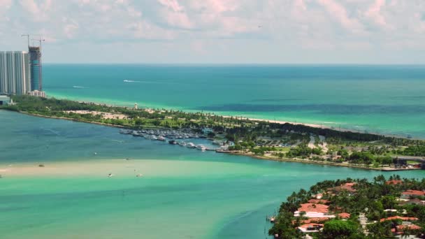 Luftaufnahmen Zeigen Sonnige Inseln Strand Haulover Miami Florida — Stockvideo