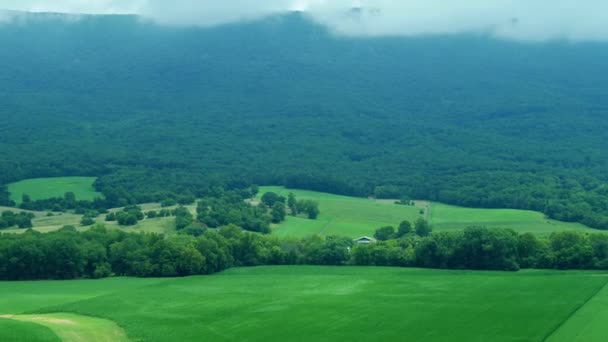 Paesaggio Rurale Con Montagna Verde — Video Stock