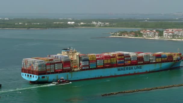 Luftaufnahme Des Schiffes Bei Der Ankunft Hafen Von Miami — Stockvideo