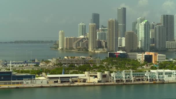 Flygfoto Över Miami Stadsbilden Dagtid — Stockvideo