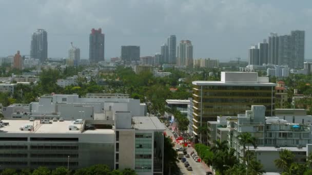 Luftaufnahme Von Miami Beach Lincoln Straße Mit Gebäuden Und Autos — Stockvideo