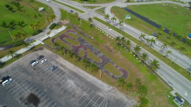 Groothoek Drone Vanuit Lucht Video Van Een Skate Park Miami — Stockvideo
