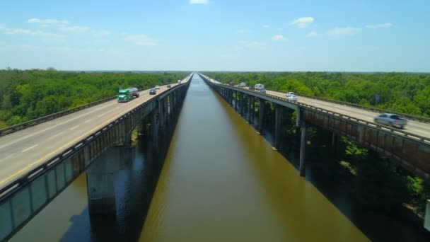 Aerial Huvudväg I10 Louisiana Över Floden — Stockvideo