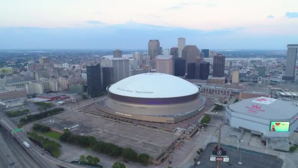 Hiperlapso Aéreo Órbita Esportes Arena Mercedes Benz Superdome New Orleans — Vídeo de Stock
