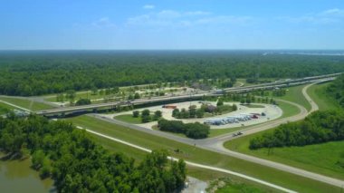 Louisiana ziyaretçi merkezi ve dinlenme alanı