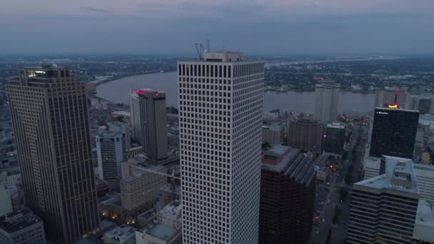 Noční Letecké Video Jeden Shell Náměstí Budova New Orleans — Stock video