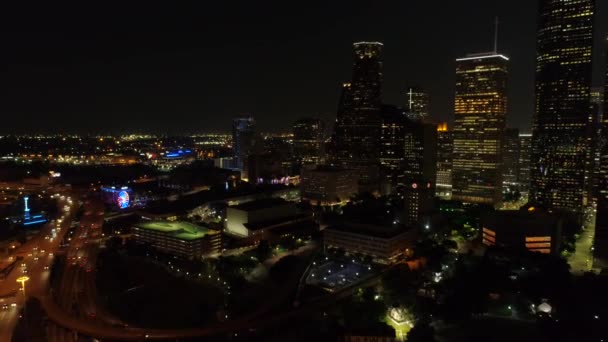 Aerial Pull Out Shot Downtown Houston Noche Texas — Vídeos de Stock