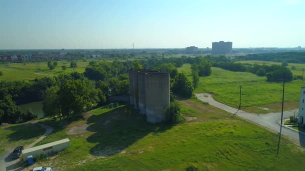 Vieux silos céréaliers agricoles 