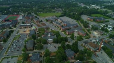 Hava dron görüntüleri Tennessee Teknoloji College Kampüsü