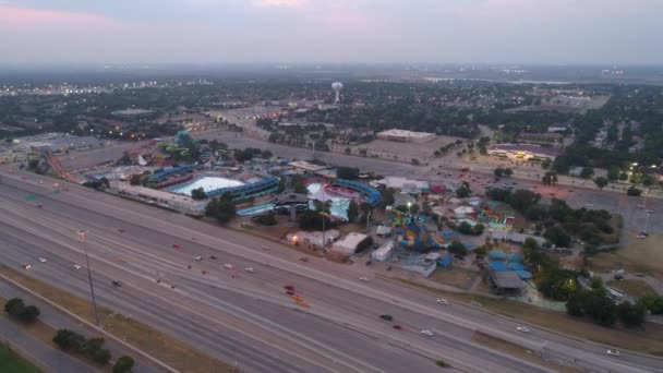 Widok Lotu Ptaka Arlington Panoramę Miasta Six Flags Hurricane Harbor — Wideo stockowe