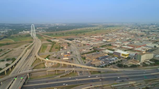vue aérienne du pont Margaret Hunt Hill à Dallas, Texas 