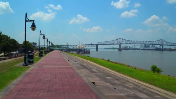 Baton Rouge Riverfront Plaza Pintoresco Río Mississippi — Vídeo de stock