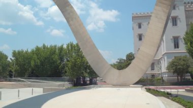 Galvez Plaza sahne şehir Baton Rouge yukarıda dirsekli heykel