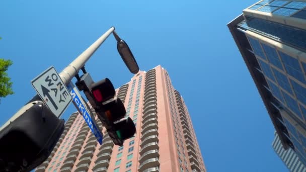 面对向上和转动的辊休斯顿德州麦尼德街 — 图库视频影像