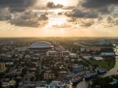 Gün batımında Marlins Park Stadium hava uçak fotoğrafı