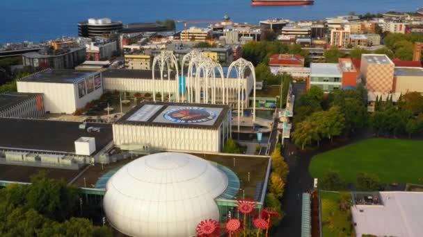 太平洋サイエンス センター シアトル ワシントンでの空撮 — ストック動画