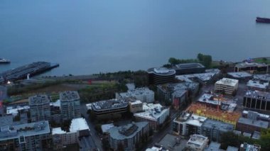 havadan görünümü Elliott Bay ve Seattle Olimpiyat heykel parkı 