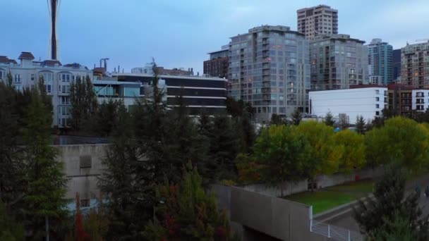 Vista Aérea Los Edificios Seattle Calles Concurridas — Vídeos de Stock