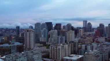 Seattle cityscape Körfezi ve dock ile havadan görünümü