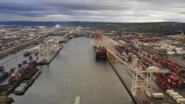 Endüstriyel Seattle bağlantı noktası kargo konteyner köprü görüntüleri 4k 30p