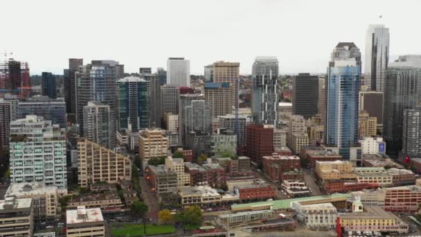 Vista Aérea Los Edificios Seattle Calles Concurridas — Vídeos de Stock