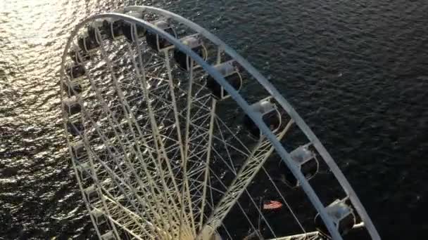 Luchtfoto Filmische Baan Seattle Great Wheel — Stockvideo