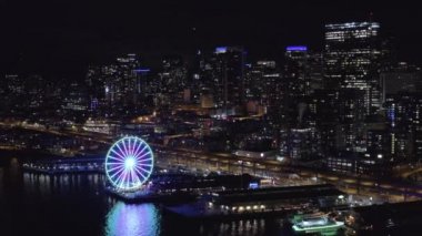 Downtown Seattle 4k fotoğrafını çekin hava gece