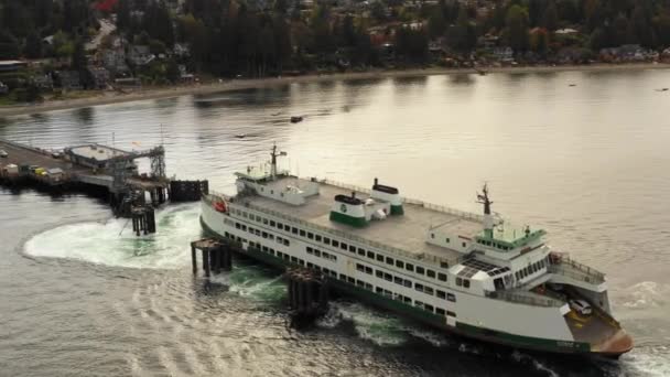 Drone Vanuit Lucht Video Ferry Docking Seattle Usa — Stockvideo