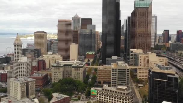 Hooggelegen Luchtfoto Seattle Wolkenkrabbers — Stockvideo