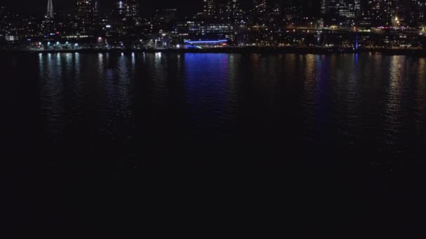 海湾城市的倒影 — 图库视频影像