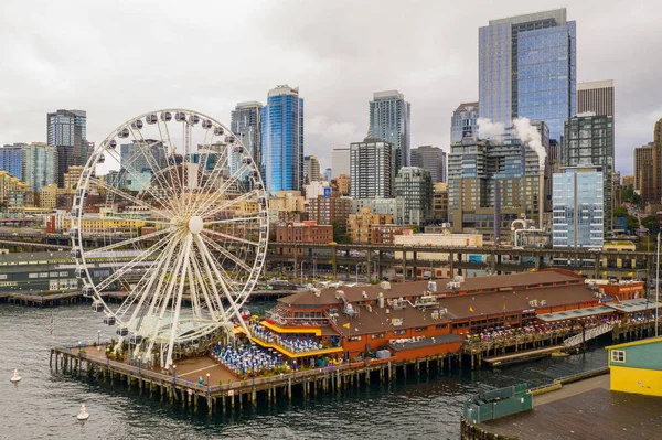 Drone Lotnicze Zdjęcie Seattle Obiekcie Kołem Diabelskim Jeździć Molo — Zdjęcie stockowe