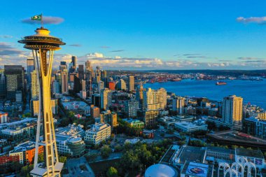 Seattle, Wa, Amerika Birleşik Devletleri - 15 Eylül 2018: Hava dron görüntüsü Seattle Washington Space Needle