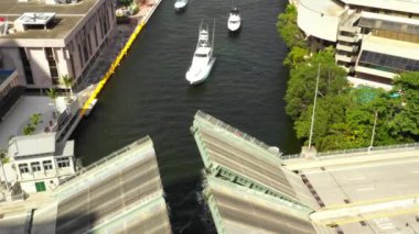 Brickell çizmek köprü açılış bekliyor tekneler