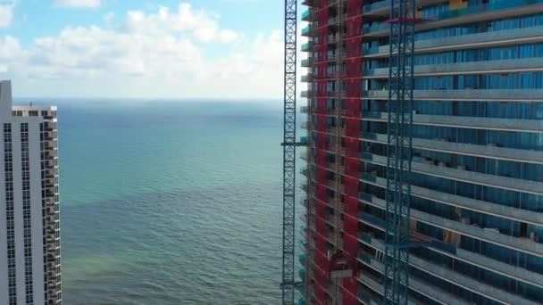 Beschleunigte Luftaufnahmen Baustelle Armani Casa Sonnige Inseln Strand — Stockvideo