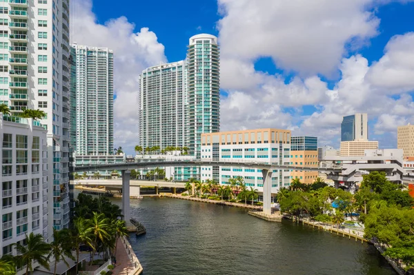 Letecký Snímek Řeky Miami Mezi Centrem Brickell — Stock fotografie