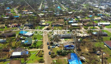 Çatılar kasırga Michael Panama City Florida semtte üzerinde mavi tarps