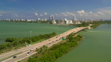  Hava dron görüntüleri köprüler için Miami Beach Biscayne Körfezi