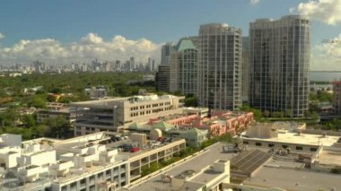 Coconut Grove Miami mahalle ve highrise kınamak hava dron görüntüleri